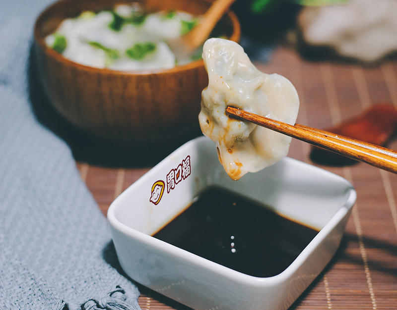 中秋佳節(jié)，月圓之夜，與家人歡聚，吃團圓餃子！