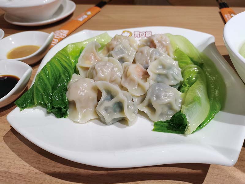 天氣冷了吃什么，來胃口福吃餃子，鮮香味十足，太好吃了