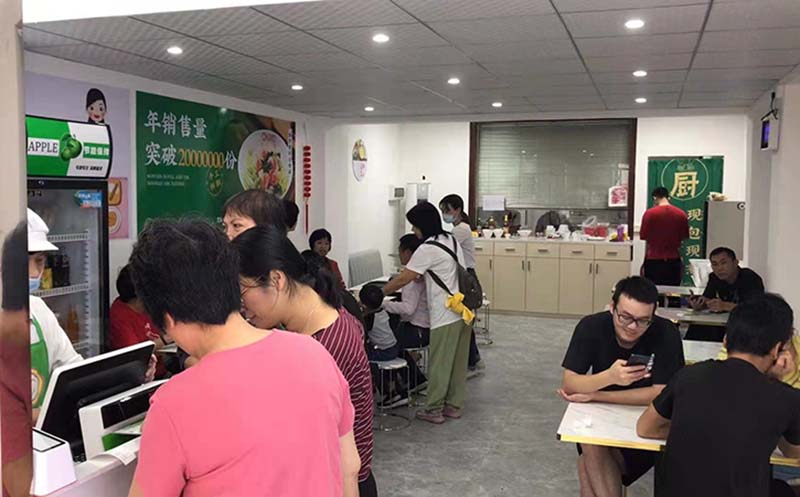 天氣冷了吃什么，來胃口福吃餃子，鮮香味十足，太好吃了