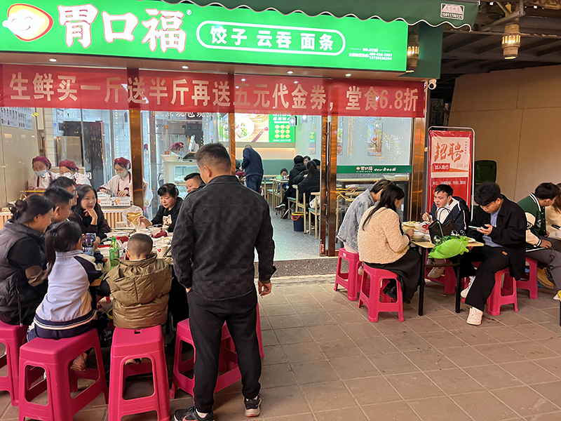 餃子云吞店學(xué)會(huì)這3招，讓顧客甘愿排隊(duì)等待